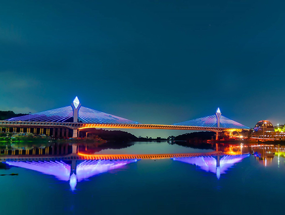 轟動(dòng)印度，當(dāng)?shù)厥鬃鶚蛄篖ED燈光秀—Durgam Cheravu Bridge